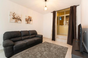 Charming 2BR w/Maltese Balcony Off the Promenade by 360 Estates